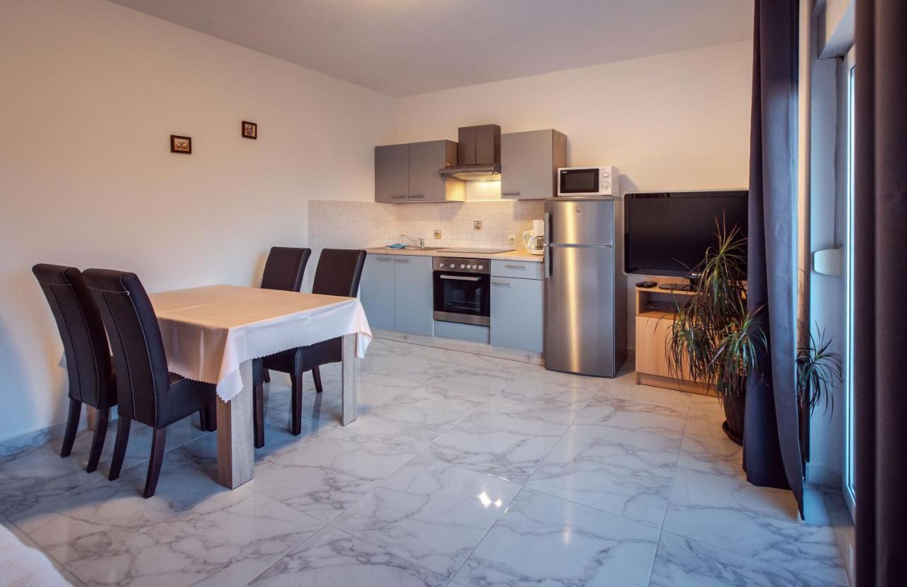 Apartments Bajcic Kampor ภายนอก รูปภาพ